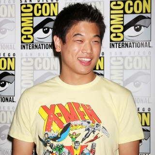 Lee Hong Ki in 2011 Comic Con Convention - Day 2 - The Nine Lives of Chloe King - Press Conference
