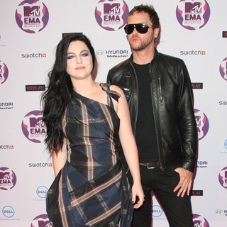 Amy Lee, Tim McCord, Evanescence in The MTV Europe Music Awards 2011 (EMAs) - Arrivals