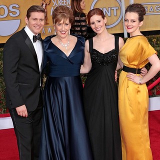 Allen Leech, Phyllis Logan, Amy Nuttall, Sophie McShera in 19th Annual Screen Actors Guild Awards - Arrivals