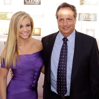 Nikki Leigh, Jon Lovitz in 18th Annual Critics' Choice Movie Awards