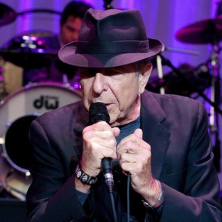 Leonard Cohen in Leonard Cohen Performing