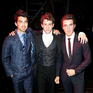 Jonas Brothers in The Curtain Call for 'Les Miserables'