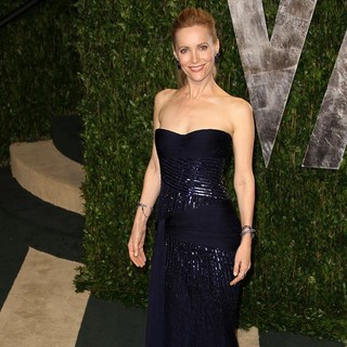Leslie Mann in 2012 Vanity Fair Oscar Party - Arrivals