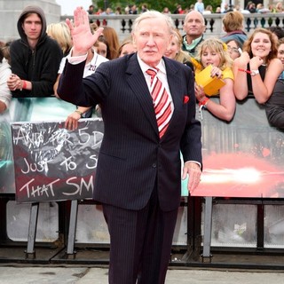Leslie Phillips in Harry Potter and the Deathly Hallows Part II World Film Premiere - Arrivals