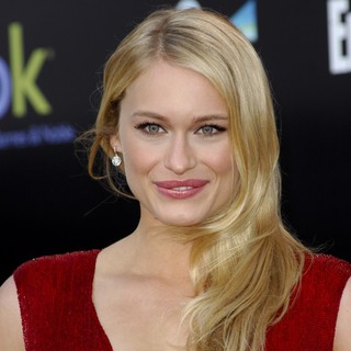 Los Angeles Premiere of The Hunger Games - Arrivals