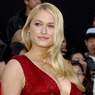 Leven Rambin in Los Angeles Premiere of The Hunger Games - Arrivals