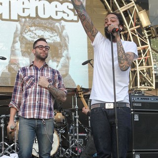 Adam Levine, Travis McCoy in 102.7 KIIS FM's Wango Tango 2012 - Show