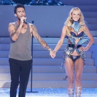 Adam Levine, Anne Vyalitsyna in 2011 Victoria's Secret Fashion Show - Performance