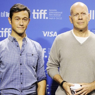 Joseph Gordon-Levitt, Bruce Willis in Looper Press Conference Photo Call - During The 2012 Toronto International Film Festival