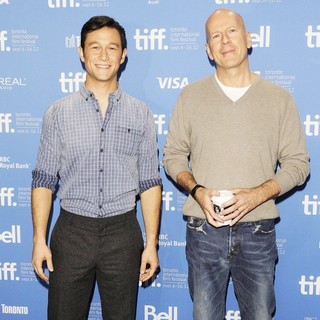 Joseph Gordon-Levitt, Bruce Willis in Looper Press Conference Photo Call - During The 2012 Toronto International Film Festival