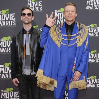 Macklemore in 2013 MTV Movie Awards - Arrivals - lewis-macklemore-2013-mtv-movie-awards-02