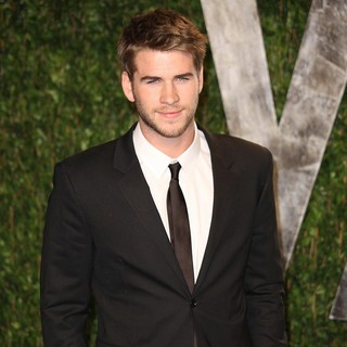 Liam Hemsworth in 2012 Vanity Fair Oscar Party - Arrivals - liam-hemsworth-2012-vanity-fair-oscar-party-01
