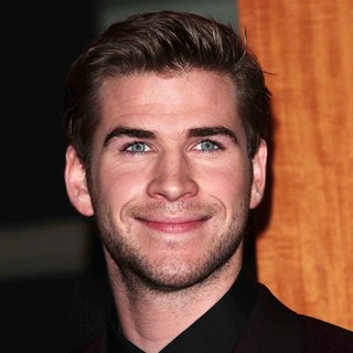 Liam Hemsworth in People's Choice Awards 2013 - Press Room