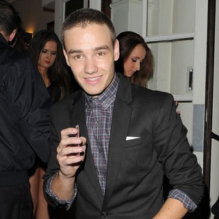 Liam Payne, One Direction in Liam Payne Performs Magic Tricks with Some Friends