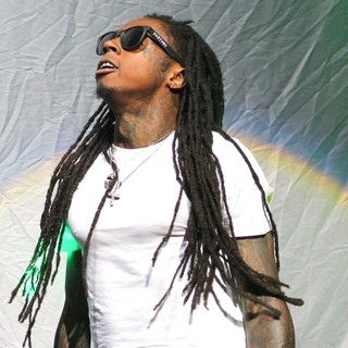 Lil Wayne in Lil Wayne Performing Live on The Nicki Minaj Tour