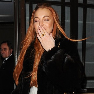 Lindsay Lohan in Lindsay Lohan at Dorchester Hotel and Heads for C London Restaurant