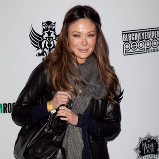 Lindsay Price in The Black Eyed Peas and Friends Peapod Benefit Concert - lindsay-price-bep-and-friends-peapod-benefit-concert-01