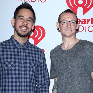 Mike Shinoda, Chester Bennington, Linkin Park in 2012 iHeartRadio Music Festival - Day 2 - Arrivals