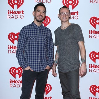Mike Shinoda, Chester Bennington, Linkin Park in 2012 iHeartRadio Music Festival - Day 2 - Arrivals
