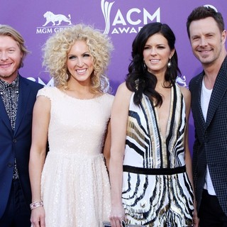 2012 ACM Awards - Arrivals