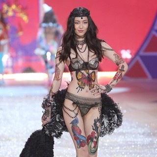 Liu Wen in The 2012 Victoria's Secret Fashion Show - Inside
