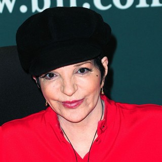 Liza Minnelli in Liza Minnelli Signs Copies of Her CD Live at The Winter Garden