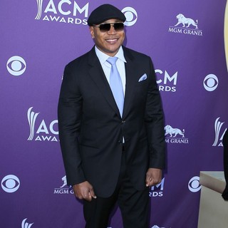 LL Cool J in 2012 ACM Awards - Arrivals