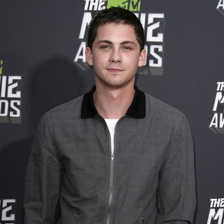 Logan Lerman in 2013 MTV Movie Awards - Arrivals - logan-lerman-2013-mtv-movie-awards-01