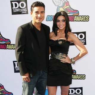Mario Lopez, Courtney Mazza in 2011 Do Something Awards - Arrivals