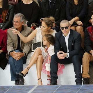 Patrick Demarchelier, Jennifer Lopez, Emme Anthony, Casper Smart, Baptiste Giabiconi in Paris Fashion Week Spring-Summer 2013 - Chanel - Front Row