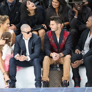 Jennifer Lopez, Emme Anthony, Casper Smart, Baptiste Giabiconi, Kanye West in Paris Fashion Week Spring-Summer 2013 - Chanel - Front Row