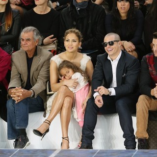 Patrick Demarchelier, Jennifer Lopez, Emme Anthony, Casper Smart, Baptiste Giabiconi in Paris Fashion Week Spring-Summer 2013 - Chanel - Front Row