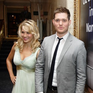 Luisana Lopilato in The Nordoff Robbins O2 Silver Clef Awards - lopilato-buble-nordoff-robbins-o2-silver-clef-awards-02