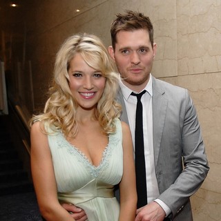 Luisana Lopilato in The Nordoff Robbins O2 Silver Clef Awards - lopilato-buble-nordoff-robbins-o2-silver-clef-awards-04