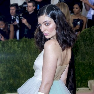 Manus x Machina: Fashion in An Age of Technology Costume Institute Gala