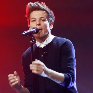 Louis Tomlinson, One Direction in One Direction Perform Live on Sweden's X Factor
