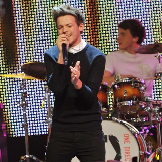 Louis Tomlinson, One Direction in One Direction Perform Live on Sweden's X Factor