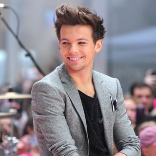 Louis Tomlinson, One Direction in One Direction Performing Live on The Today Show