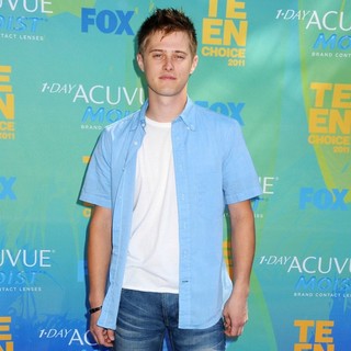 Lucas Grabeel in 2011 Teen Choice Awards - lucas-grabeel-2011-teen-choice-awards-02