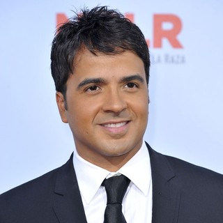 Luis Fonsi in 2012 NCLR ALMA Awards - Arrivals