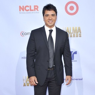 Luis Fonsi in 2012 NCLR ALMA Awards - Arrivals