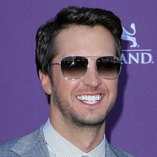 Luke Bryan in 2012 ACM Awards - Arrivals