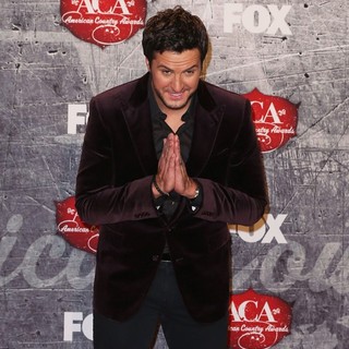 Luke Bryan in 2012 American Country Awards - Press Room