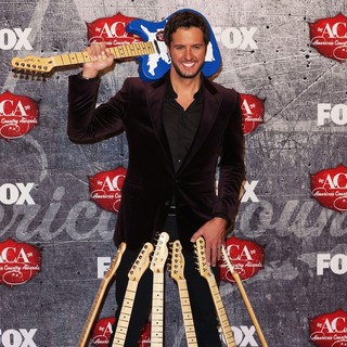 Luke Bryan in 2012 American Country Awards - Press Room