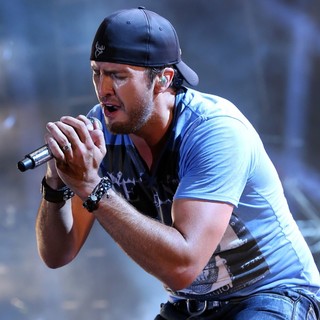 Luke Bryan in The 2013 CMA Music Festival - Day 1 - luke-bryan-2013-cma-music-festival-01