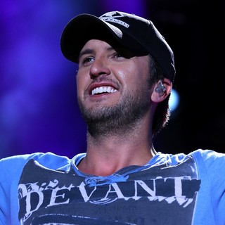 Luke Bryan in The 2013 CMA Music Festival - Day 1 - luke-bryan-2013-cma-music-festival-02