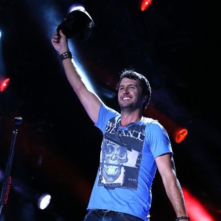 Luke Bryan in The 2013 CMA Music Festival - Day 1 - luke-bryan-2013-cma-music-festival-03
