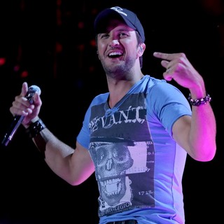 Luke Bryan in The 2013 CMA Music Festival - Day 1 - luke-bryan-2013-cma-music-festival-07