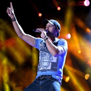 Luke Bryan in The 2013 CMA Music Festival - Day 1 - luke-bryan-2013-cma-music-festival-08