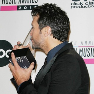 Luke Bryan in The 40th Anniversary American Music Awards - Press Room